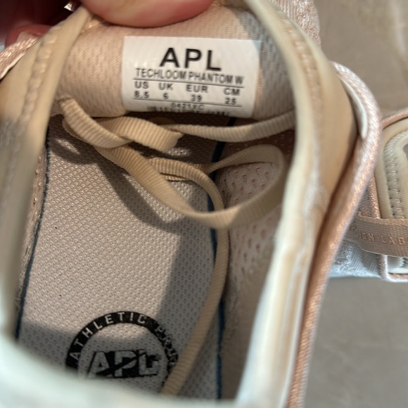 Barely worn womens APL size 8.5 in beige with pink APL accent - Picture 4 of 12